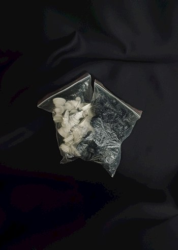 Beyaz ve Siyah Satranç taşları seti - Görsel 4