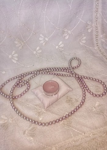Toz pembe renkli yastık şeklinde mumluk