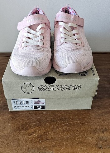Pembe spor ayakkabı