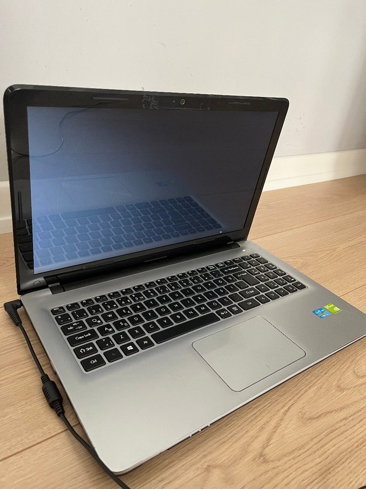 Gri Renkli Dizüstü Bilgisayar - Görsel 3