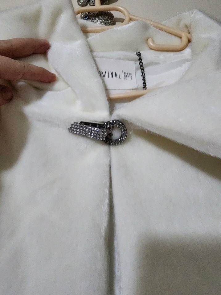 Beyaz Kürklü bolero - Görsel 3