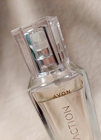  Beden Renk Avon Attraction 30 ml kadın parfümü 