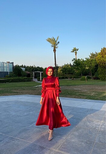 Kırmızı tesettür elbise