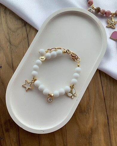 Beyaz doğal taşlı charm bileklik