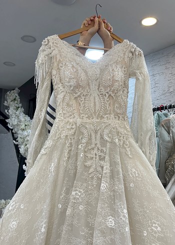 Uzun Kollu V Yaka Beyaz A kesim Gelinlik - Görsel 2