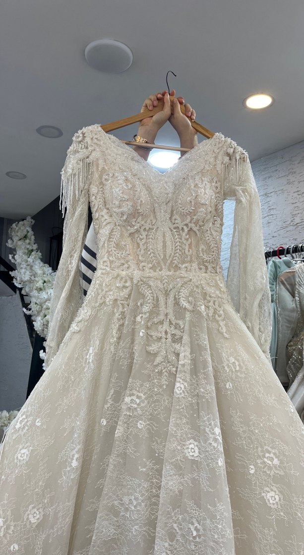 Uzun Kollu V Yaka Beyaz A kesim Gelinlik - Görsel 2