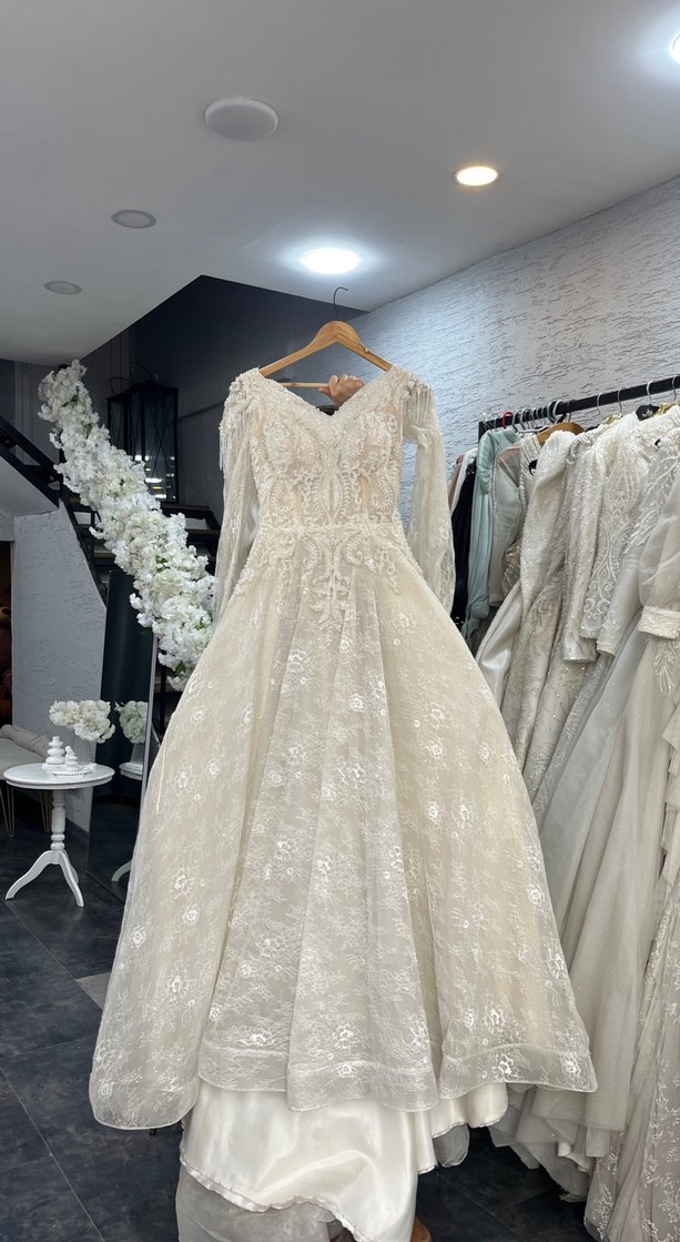 Uzun Kollu V Yaka Beyaz A kesim Gelinlik - Görsel 5