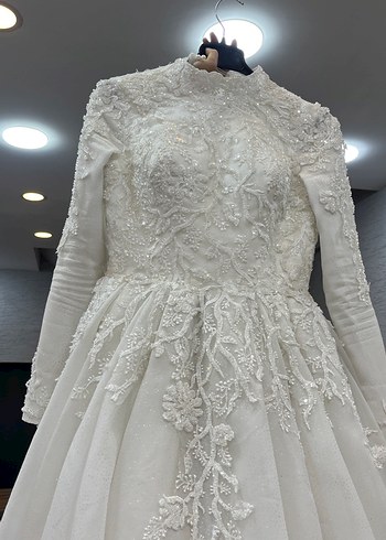 Uzun Kollu Yüksek Yakalı Beyaz Prenses Gelinlik - Görsel 4