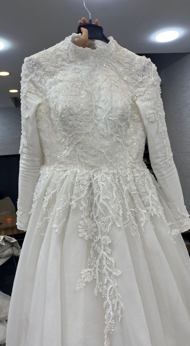 Uzun Kollu Yüksek Yakalı Beyaz Prenses Gelinlik - Görsel 3