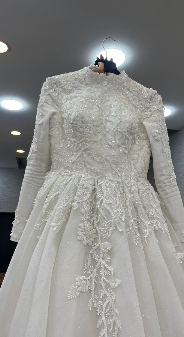 Uzun Kollu Yüksek Yakalı Beyaz Prenses Gelinlik - Görsel 4