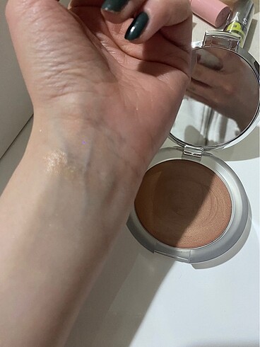 Bobbı Brown krem aydınlatıcı