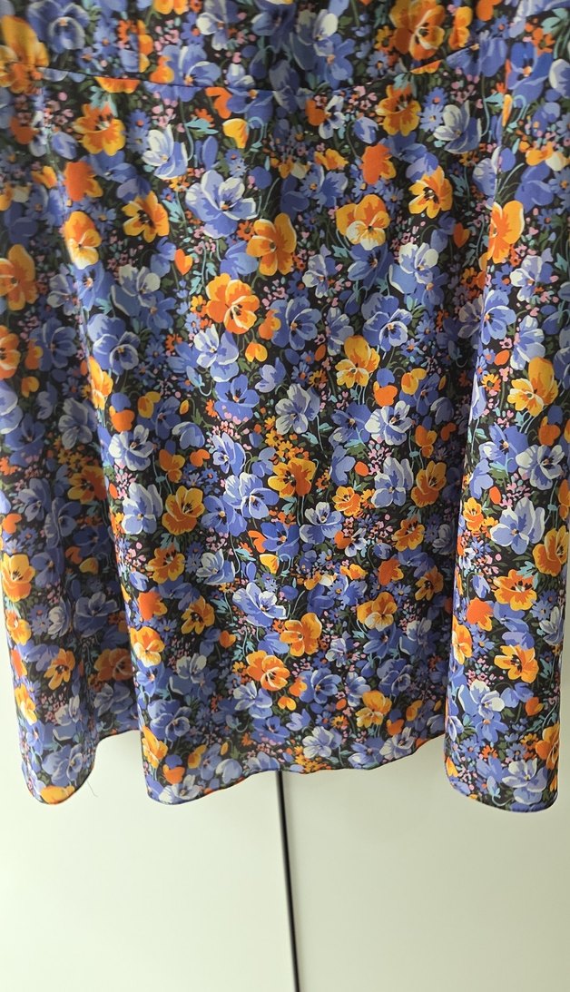 Çiçek Desenli Midi V Yaka Elbise - Görsel 4