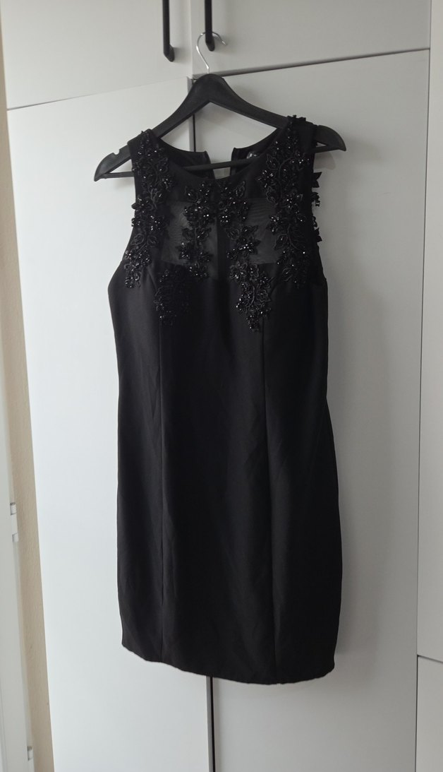 Boncuk İşlemeli Siyah Midi Elbise - Görsel 3