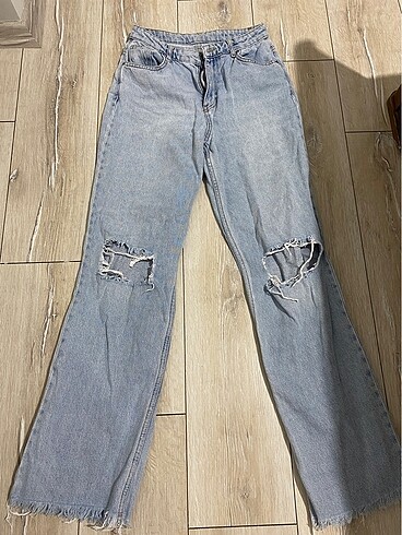 Trendyolmilla yırtık detaylı jean