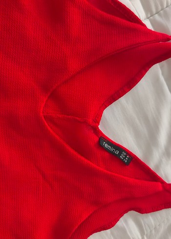 Kolsuz V Yakalı Kırmızı Kadın Tişört - Görsel 2