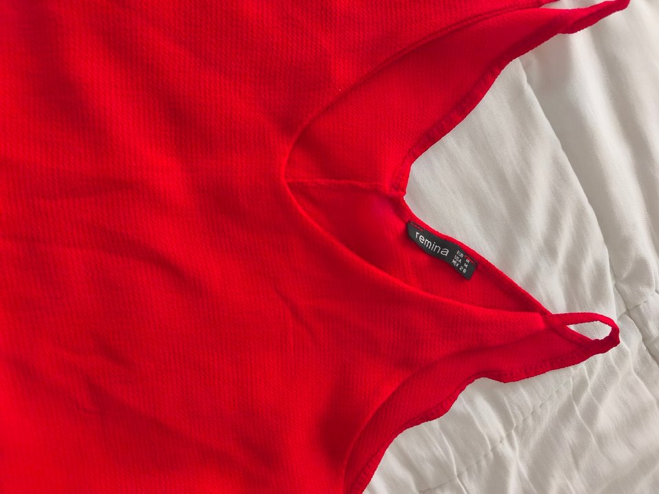 Kolsuz V Yakalı Kırmızı Kadın Tişört - Görsel 3