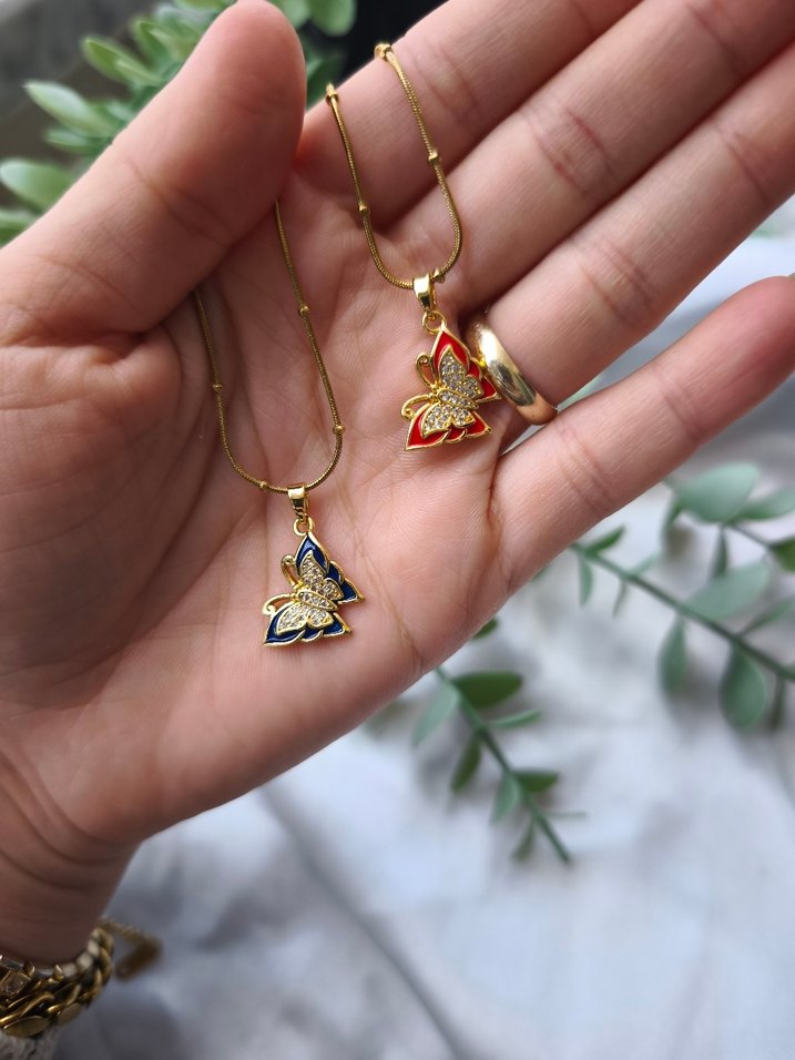 Nakışlı Kelebek Detaylı Altın Renk Kolye - Görsel 2