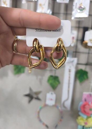 Zincir Detaylı Altın Renk Kadın Küpe - Görsel 2