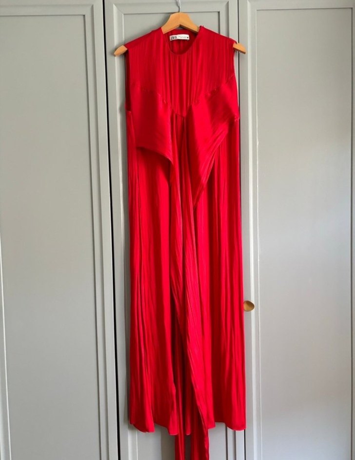 Zara Kırmızı Saten Uzun Kadın Elbise - Görsel 4