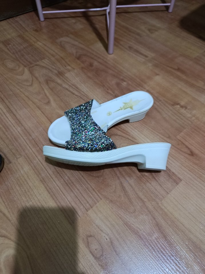 Beyaz Rugan Gliterli Dolgu Topuk Terlik - Görsel 3