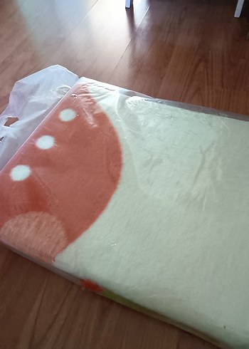 Çocuklar için çok renkli baskılı yumuşak battaniye - Görsel 5