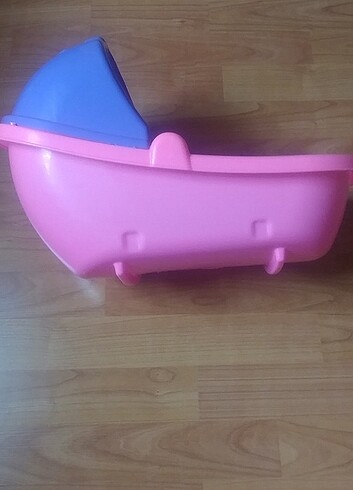 İki beşik bir bez bebek - Görsel 4