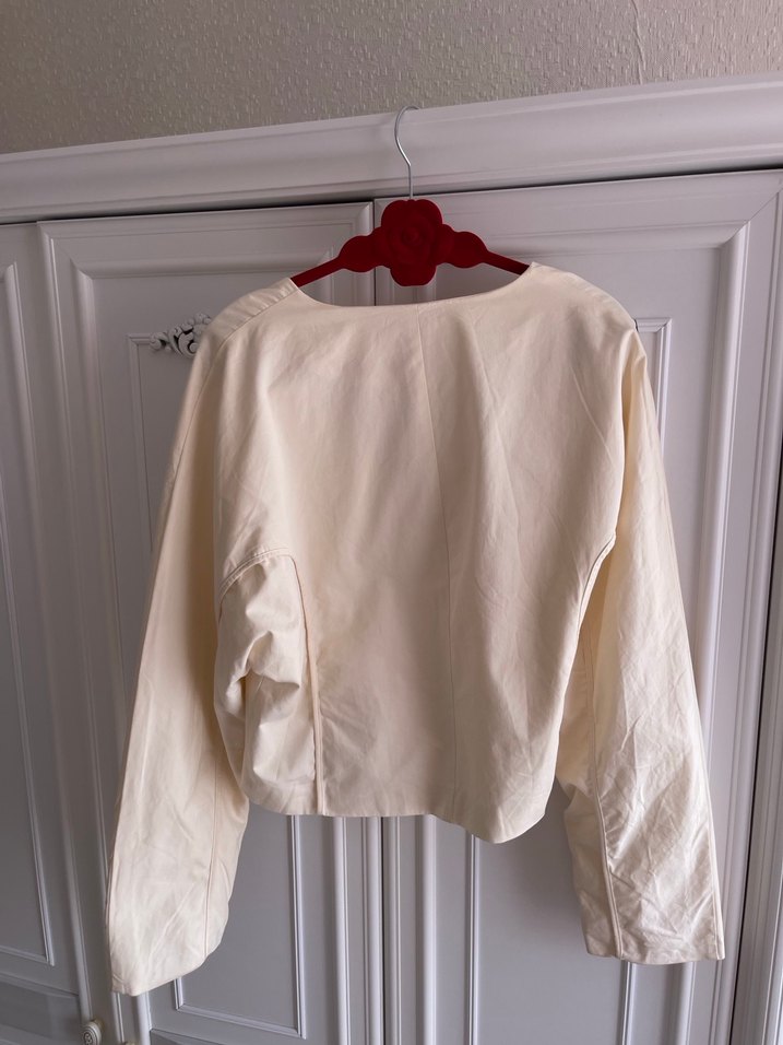 Beyaz Keten V Yaka Kemerli Kadın Ceket - Görsel 4