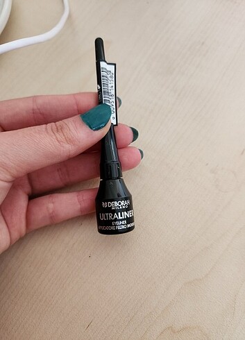 deborah likit eyeliner