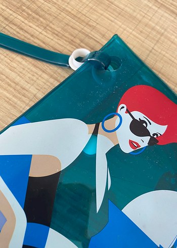 Beden mavi Renk Sephora şeffaf ama kalın makyaj çantası
