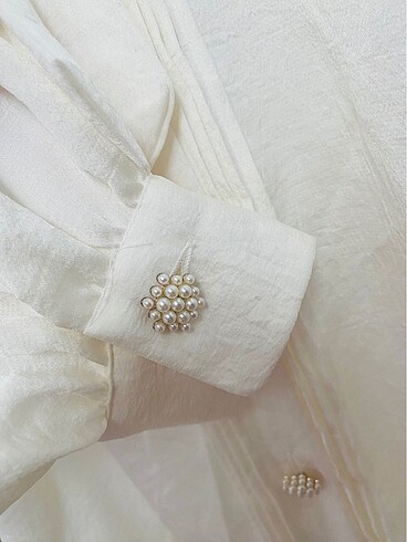 Zara inci düğmeli yakası fiyonklu dökümlü gömlek - Görsel 2