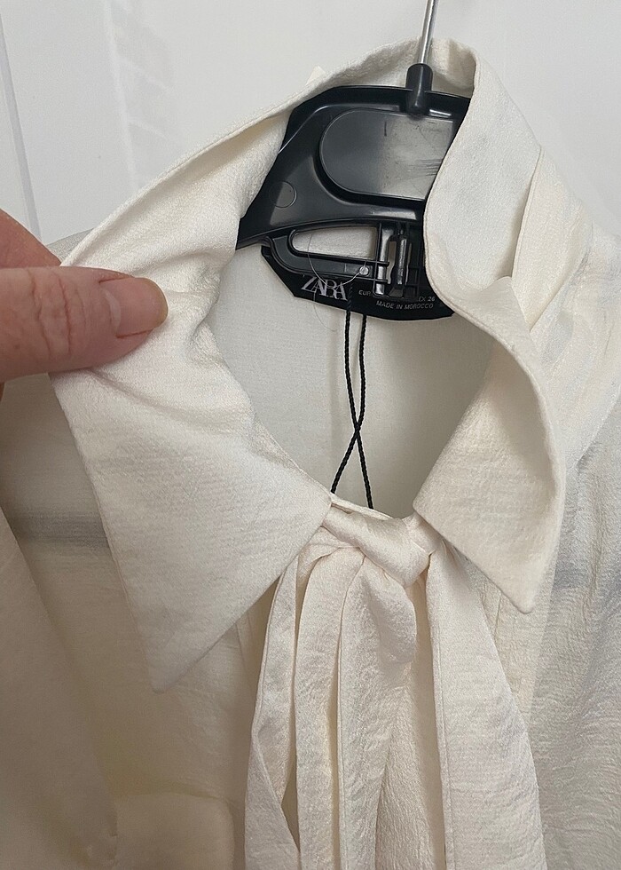 Zara inci düğmeli yakası fiyonklu dökümlü gömlek - Görsel 4