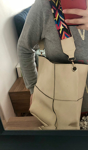 Bej askı detaylı içi geniş omuz ve kol çantası 