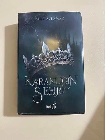 KARANLIĞIN ŞEHRİ ŞULE AVLANMAZ