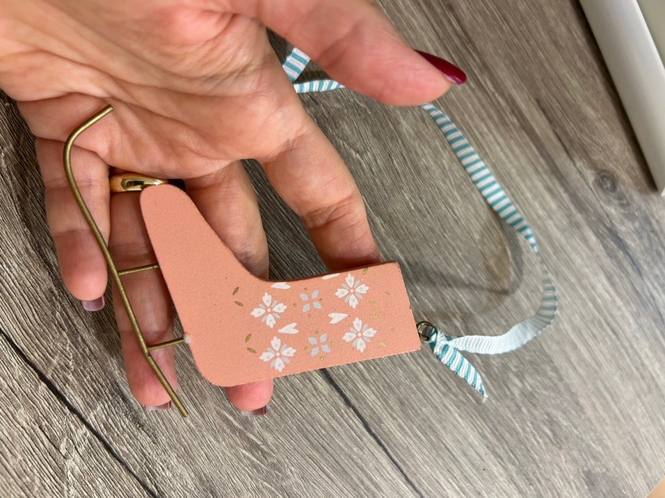 Yılbaşı ağaç süsü Bej Triko Kız Patik Kurdelalı - Görsel 2