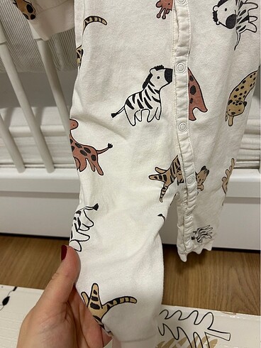 6 Ay Beden H&M desenli tulum pijama 6-9ay