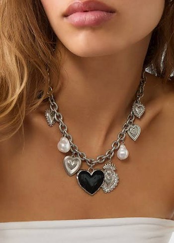  Beden Stradivarius kalp charmlı kolye