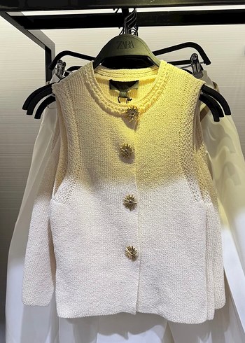 zara gold düğmeli triko yelek