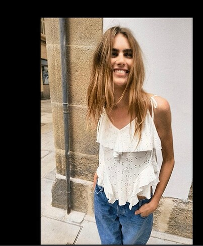 Zara işlemeli fırfırlı bluz