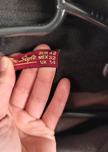 Koyu kahverengi düğmeli kaşe kaban - Görsel 3