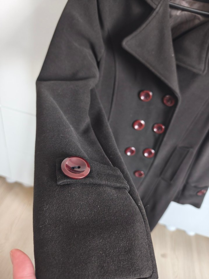 Koyu kahverengi düğmeli kaşe kaban - Görsel 2