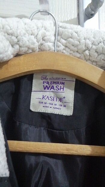 Siyah şişme mont  - Görsel 3