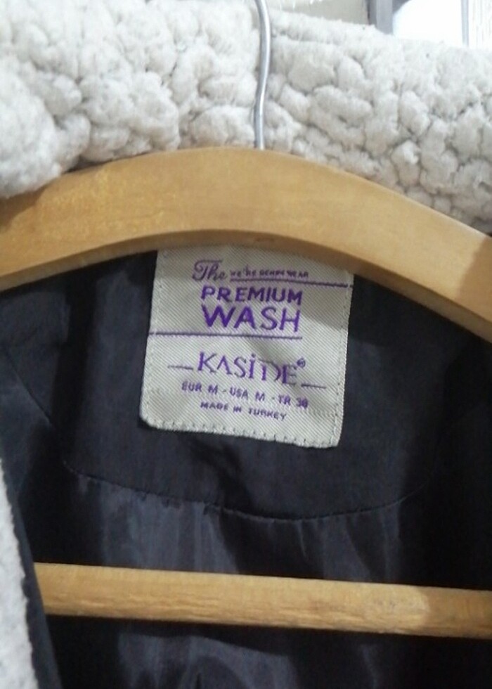 Siyah şişme mont  - Görsel 3