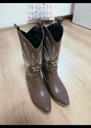 Kahverengi kovboy çizme