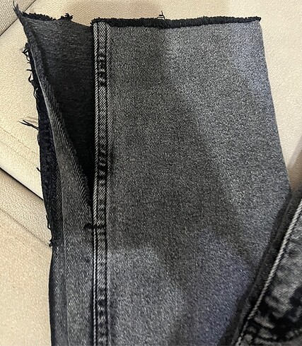 34 Beden siyah Renk TRENDYOLMİLLA YIRTMAÇLI JEAN