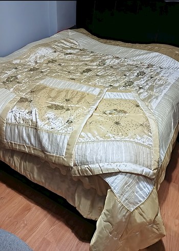 çift kişilik İşlemeli gold detaylı saten Yatak Örtüsü - Görsel 2
