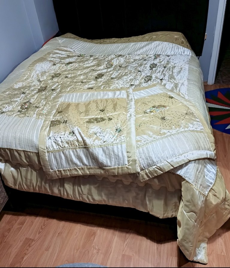 çift kişilik İşlemeli gold detaylı saten Yatak Örtüsü - Görsel 3