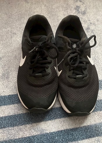 Nike Siyah Bağcıklı Kadın Spor Ayakkabı