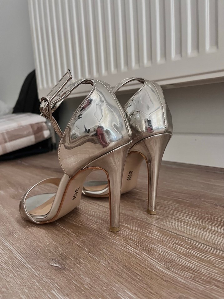 Gümüş Bilekten bağlamalı topuklu - Görsel 3