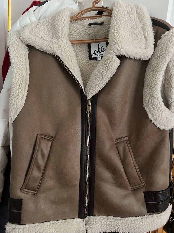 Koton Bej Deri Görünümlü Kolsuz Yelek - Görsel 2