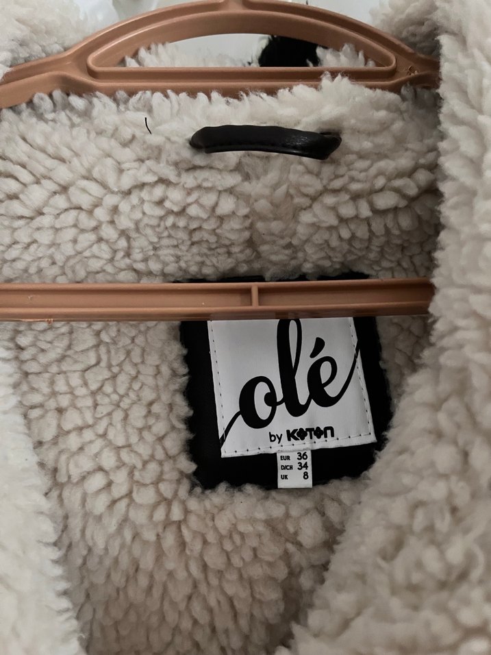 Koton Bej Deri Görünümlü Kolsuz Yelek - Görsel 4